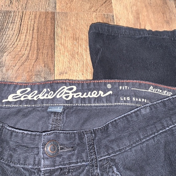 Eddie Bauer Boyfriend Relaxed Black Corduroy Pants.  Size 8. - Picture 2 of 9
